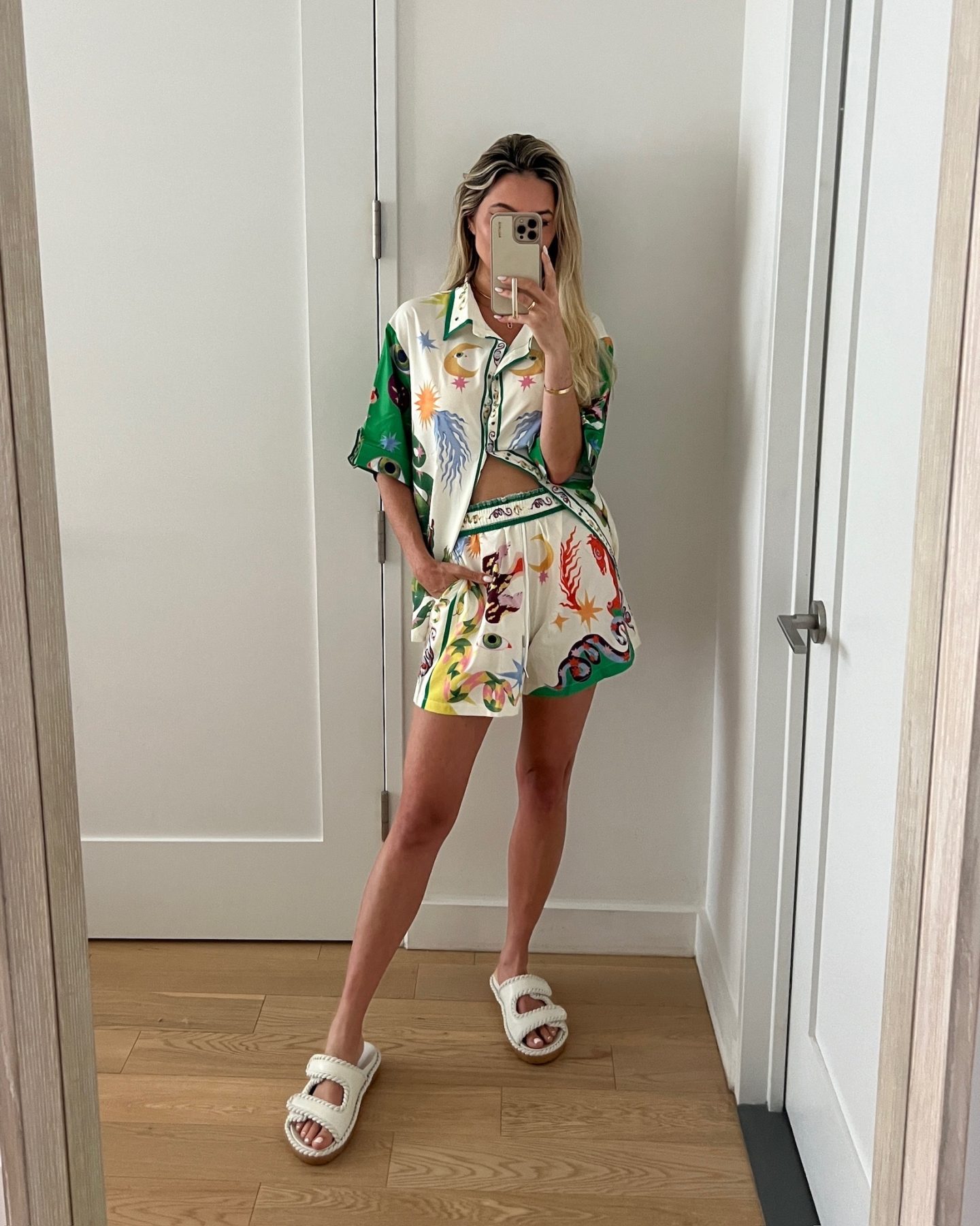 Matching amazon short set with slides