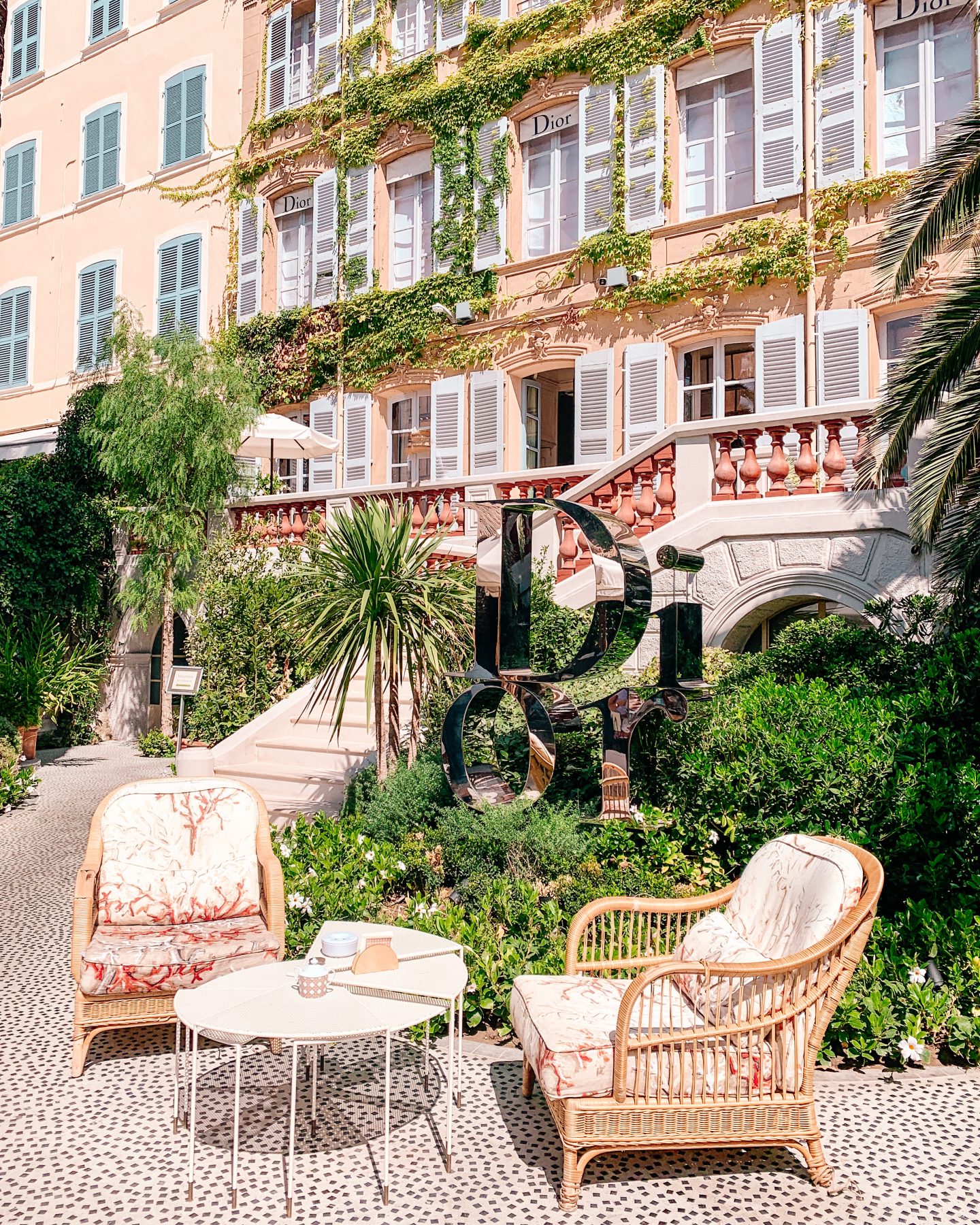 dior cafe in st tropez dior cafe in st tropez