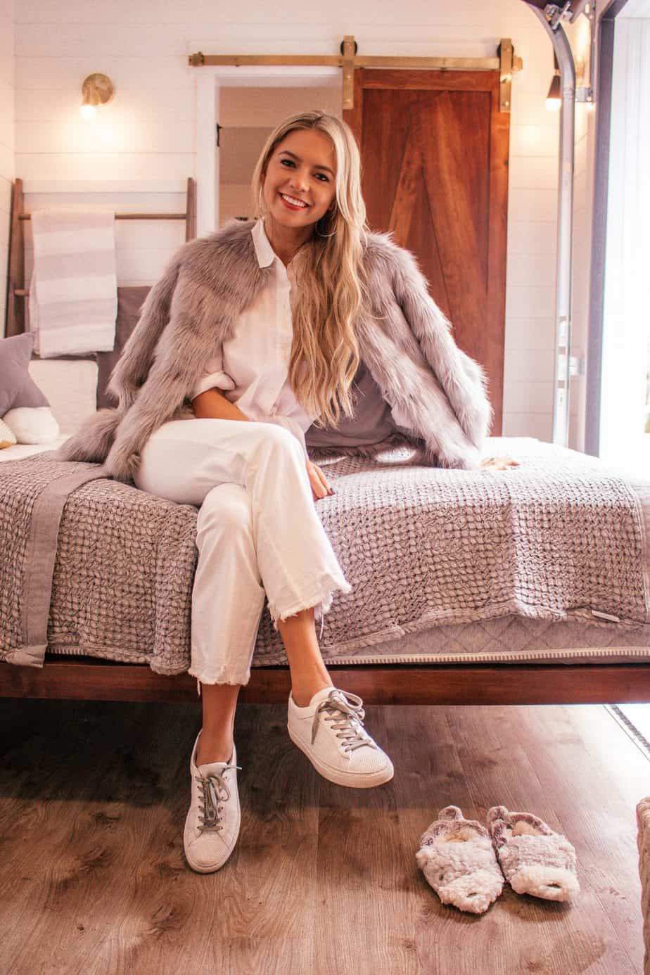 white sneaker outfit inspo white sneaker outfit inspo - white jeans, a white button up, and a fur coat